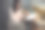 2019年9月7日，泰国春武里，一名身穿白色睡衣的亚洲女子在卧室里阅读一份文件图片下载