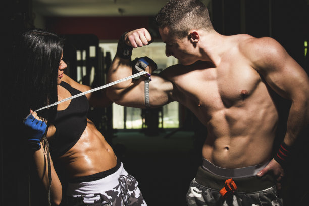 女人和男人的健美运动员图片下载