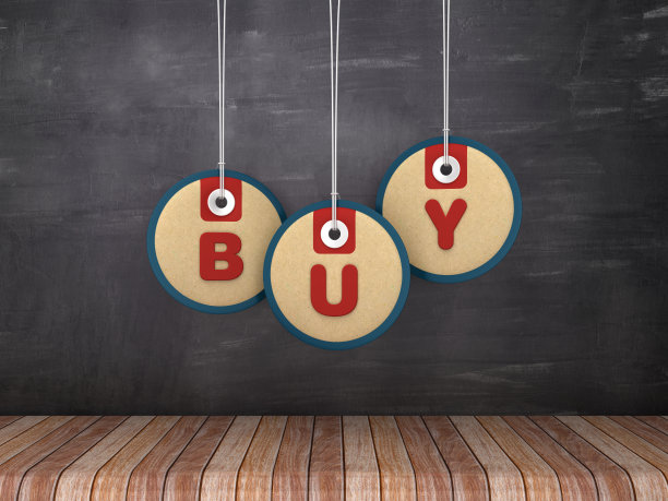 购买价格标签挂在黑板背景- 3D渲染图片下载