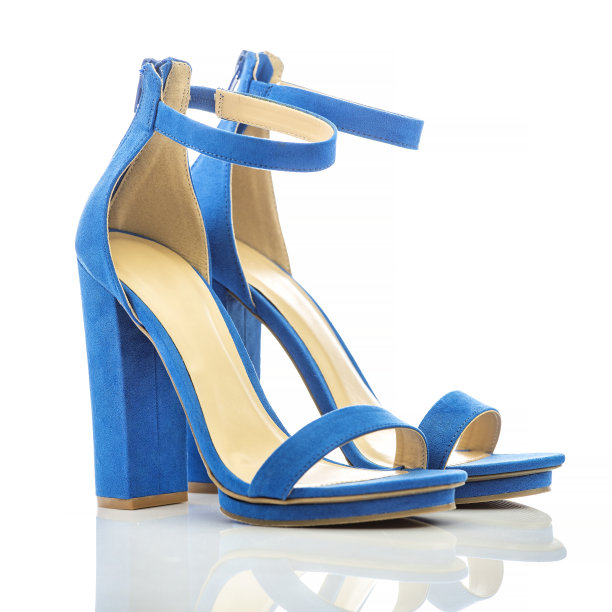 蓝色麂皮高跟鞋凉鞋与小平台图片下载