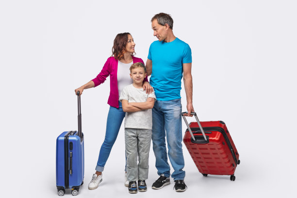 快乐的家庭准备好旅行了图片下载