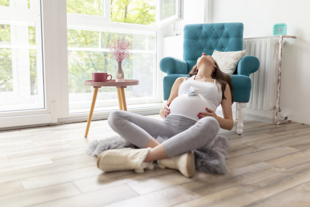 孕妇在家图片下载