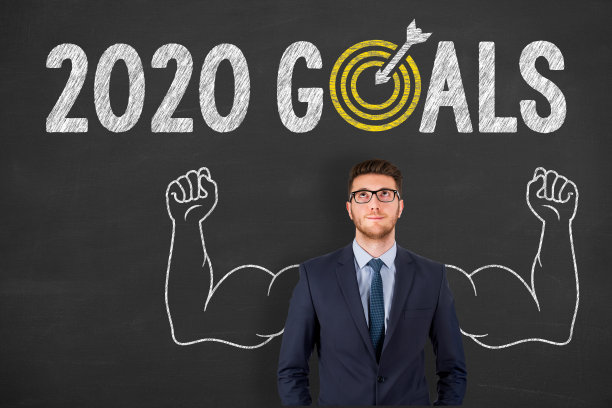 2020年新年目标在黑板上的人的头上图片下载