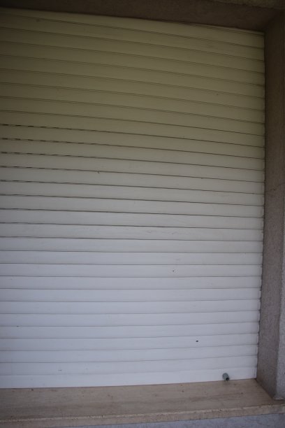 白色防护百叶窗图片下载