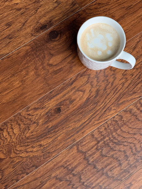 咖啡杯木质背景图片下载