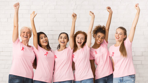 乳腺癌志愿者举手支持室内宣传活动图片下载