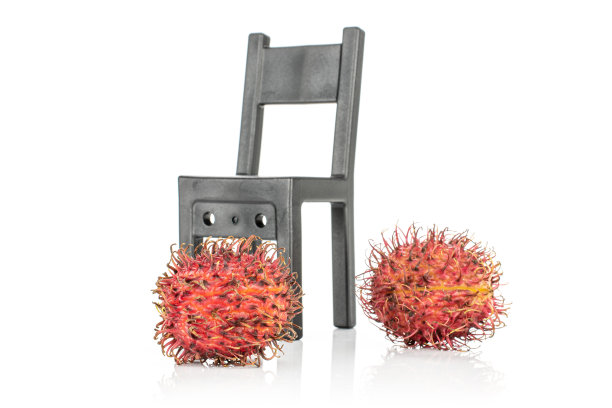 鲜红的红毛丹孤立在白色上图片下载