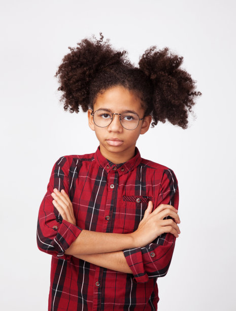 穿着格子衬衫的少女图片下载