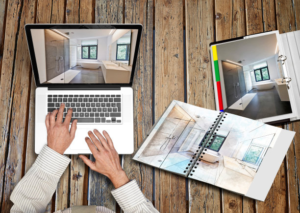 一个穿着白衬衫在笔记本电脑前工作的商人图片下载