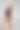 苗条的金发女人穿着黑色紧身衣，戴着草帽图片下载