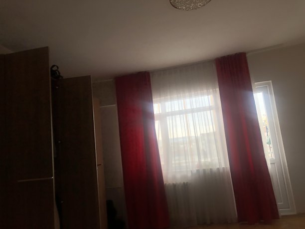 红色的窗帘图片下载