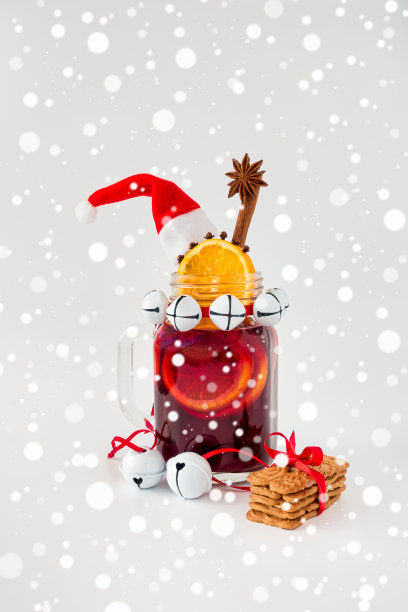 梅森瓶热葡萄酒，德国姜饼和雪花图片下载