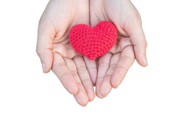 Heart on Hand for Giving Sharing and Charity孤立在白色背景和剪切路径上。图片下载
