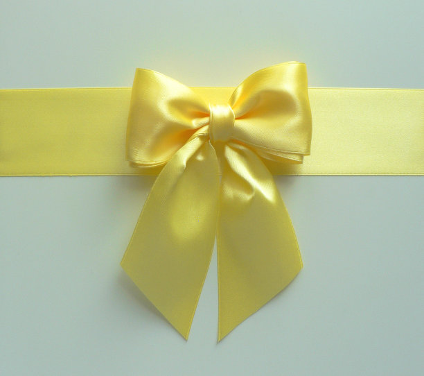 金蝴蝶结和丝带节日礼盒，婚礼贺卡横幅，礼品包装设计装饰图片下载