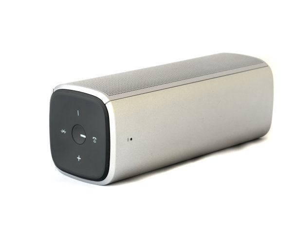 工作室拍摄的灰色蓝牙扬声器孤立在白色图片下载