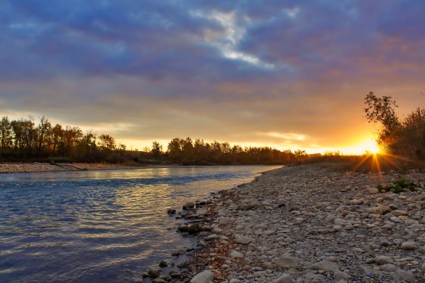 弓河的日出图片下载