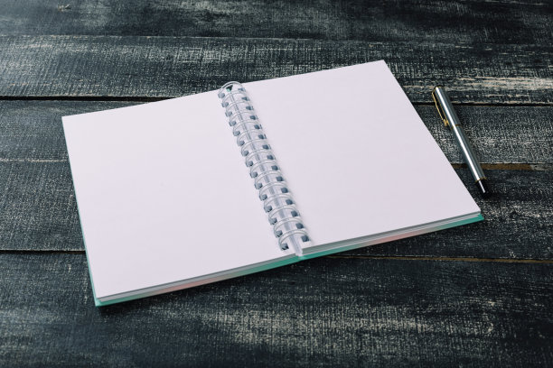 干净的杂志页面。空白页或记事本的模型图片下载
