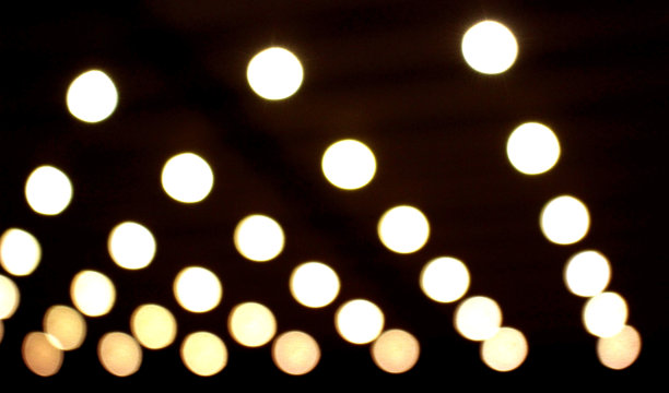 圈散景光和黑色背景图片下载