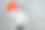 可爱的宝贝体贴的女孩，双手呈红色矩形。灰色的背景。图片下载