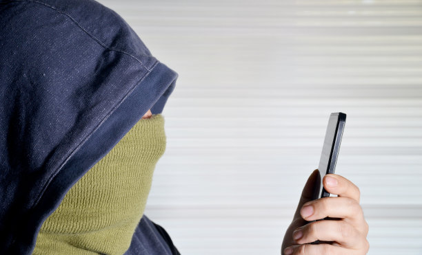 手机蒙住了小偷的手图片下载