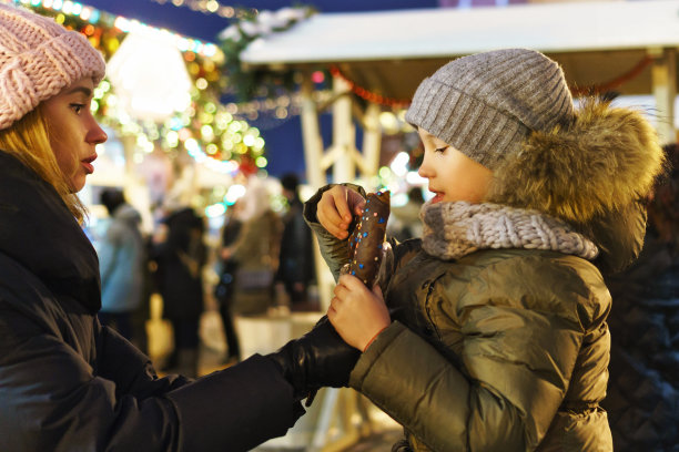 圣诞市场阖家欢乐图片下载