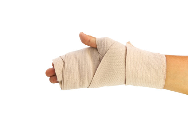 因腕部肌腱发炎而脱戴绷带的男子，须用压迫绷带包扎图片下载
