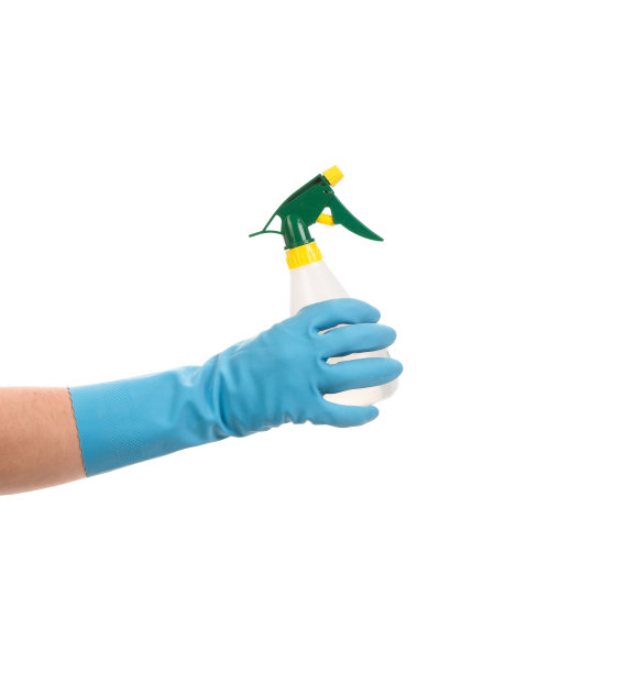 用手套握住喷瓶。图片下载