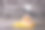 万圣节的纸杯蛋糕在桌子上装饰着蝙蝠，幽灵和眼睛。图片下载