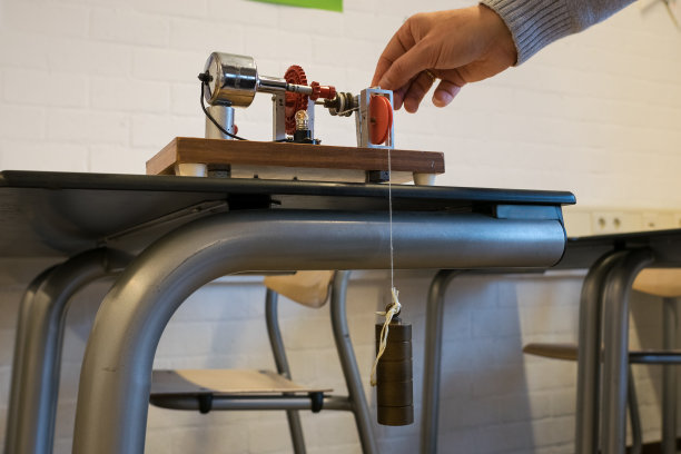 引力能转化为电能的示范图片下载