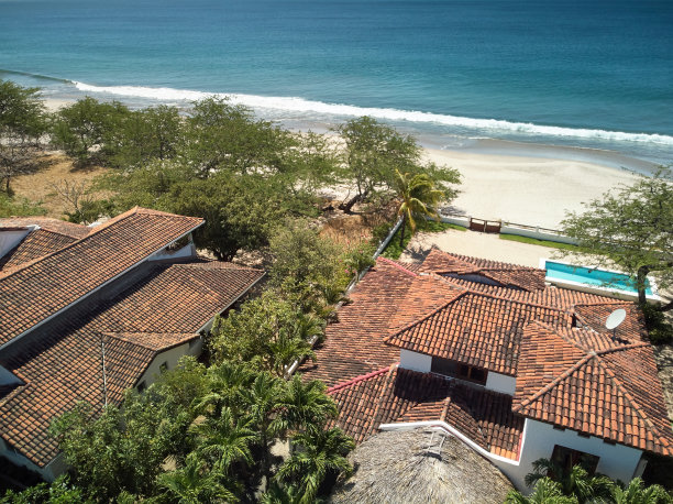 带游泳池的房子图片下载