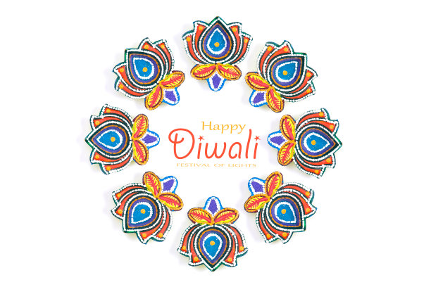 快乐的排灯节-粘土Diya灯点燃在排灯节，印度节日的灯庆祝。彩色的传统油灯在白色的背景上。为文本复制空间。图片下载