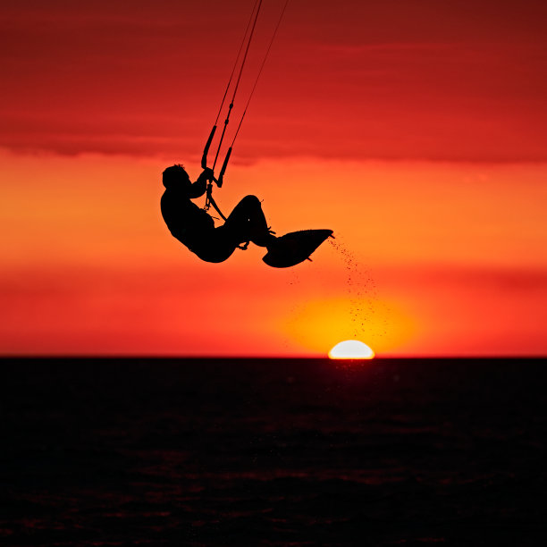 风筝冲浪者日落图片下载