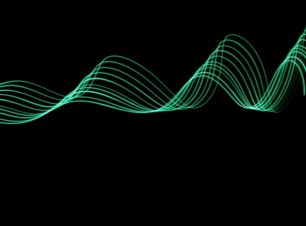 长时间曝光的照片，霓虹绿色在抽象的漩涡，平行线模式，以黑色背景。光绘摄影。图片下载