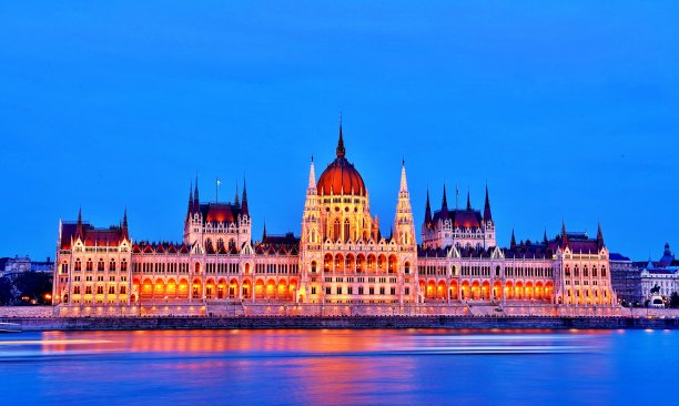 保加利亚议会的夜景图片下载