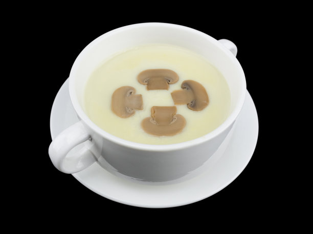 蘑菇奶油汤孤立的黑色背景与剪切路径图片下载