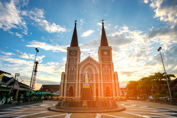 天主教教堂是Chanthaburi最著名的地标之一，这是一座非常古老的建筑，非常美丽。罗马天主教会，泰国的昌塔布里省。图片下载