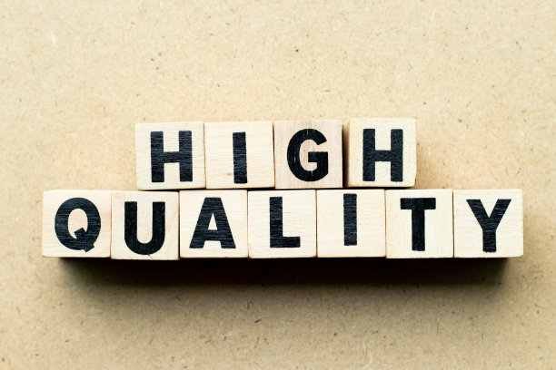 字母块在字高质量的木材背景图片下载