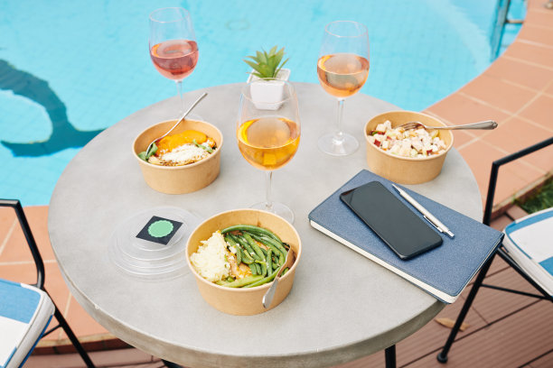 三人晚餐图片下载