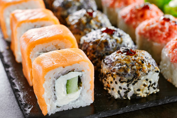 美味的亚洲食物，卷，寿司和单kan套装图片下载
