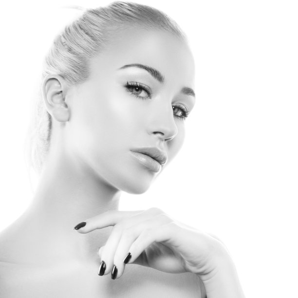 美丽时尚现代女性写真工作室。黑色和白色图片下载