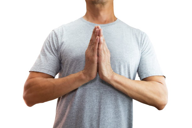 亚洲男子双手合在一起祈祷孤立的白色背景与剪报路径图片下载