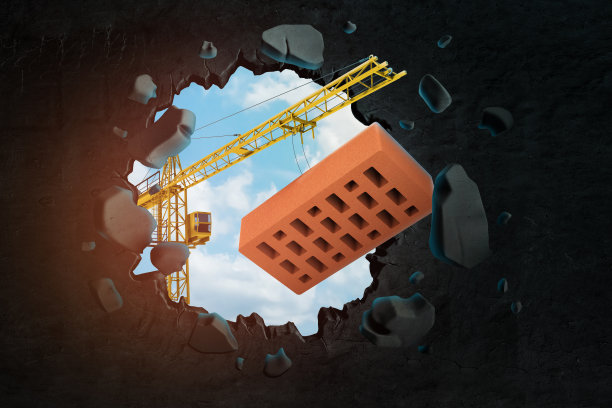 吊车搬运红色穿孔砖和破洞的黑色墙壁与蓝天透过3d渲染。图片下载