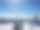 冬季的山地景观——雪白的林间空地，明亮的阳光和雪白的冷杉树，树枝上覆盖着白霜的薄片。滑雪胜地-水平照片图片下载