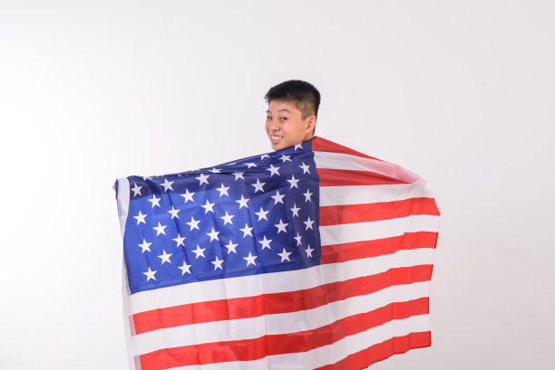 少年用美国国旗欢呼图片下载