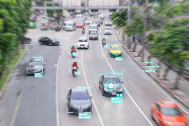 AI(人工智能)和识别汽车在城市的概念图片下载