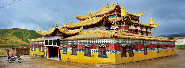 中国青海省九芝县安窦县下喇嘛庙。图片下载