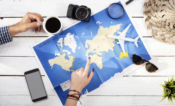 旅行箱探险运输概念图片下载