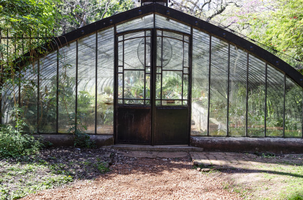 植物园里的旧温室图片下载