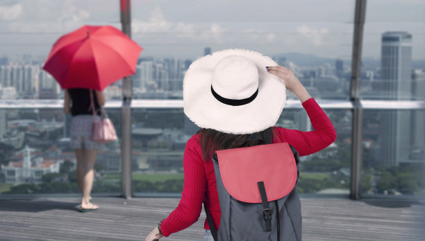 年轻女子在亚洲度假图片下载