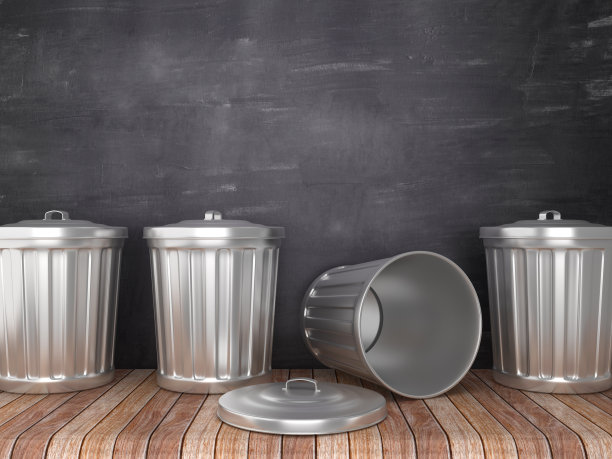 垃圾桶在黑板上的背景- 3D渲染图片下载